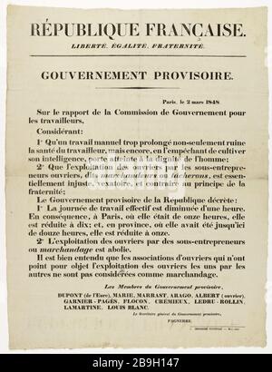 FRANZÖSISCHE REPUBLIK. FREIHEIT, GLEICHHEIT, BRÜDERLICHKEIT. ÜBERGANGSREGIERUNG. Paris, 2. März 1848. Über den Bericht der Regierungskommission für Arbeiter Révolution de 1848. Jacques-Charles Dupont de l'Eure, Pierre-Thomas Marie de Saint-Georges, Armand Marrast, François Arago, Alexandre-Albert Martin dit l'ouvrier Albert, Louis-Antoine Garnier-Pagès, Ferdinand Flocon, Adolphe Crémieux, Alexandre-Auguste Ledru-Rollin, Alphonse Lamartine, Louis Blanc, Laurent-Antoine Pagnerre. Affiche du gouvernement provisoire de 1848 sur le rapport de la commission du gouvernement pour les travailleurs. Typografen Stockfoto