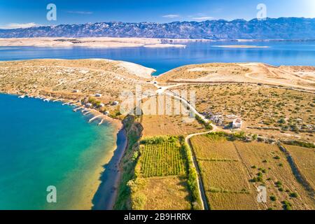 Vrsi Bucht und Saint Lovre Kirchenruine Luftaufnahme, Steinwüste der Archipel von Zadar Kroatien Stockfoto