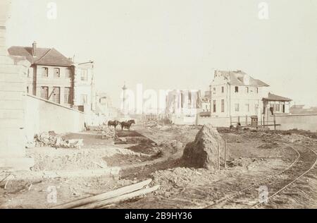 DRILLING BOULEVARD HENRY IV UND ABRISS DER EHEMALIGEN KASERNE CELESTINS Percement du Boulevard Henri IV et démolition de l'ancienne caserne des Célestins, vers 1877. Paris (IVème arr.). Photographie de Charles Marville (13-1879). Paris, musée Carnavalet. Stockfoto