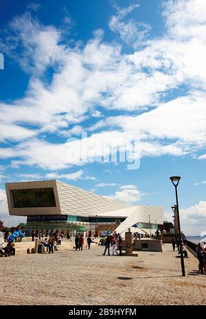 The Museum of Liverpool on a Sunny Summers Day, Mann Island, Pier Head, Liverpool UK Stockfoto