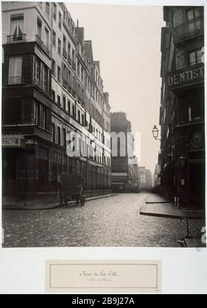 STRASSENSTADT (WHARF FLOWER) "Rue de la cité (du quai aux Fleurs)", IVème arr. Photographie de Charles Marville (13-1879). Paris, musée Carnavalet. Stockfoto