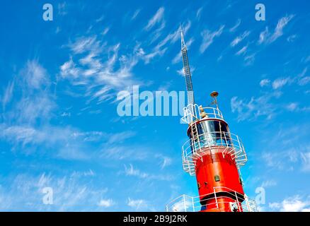 The 'Planet', ein historisches hellrotes Feuerschiff, das am Canning Dock, Liverpool, England, Großbritannien, angedockt ist Stockfoto