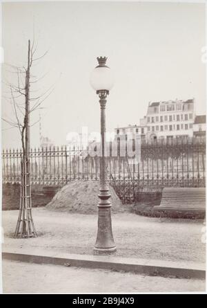 ALBUM FURNITURE Charles Marville (13-1879). 'Album mobilier urbain : Réverbère', vers 1865. Paris, musée Carnavalet. Stockfoto