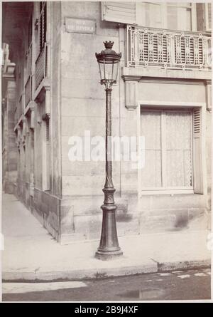 ALBUM FURNITURE Charles Marville (13-1879). "Album mobilier urbain: Rue de Rivoli - Hotel Rothschild. Winkel rue Saint-Florentin, Ier Bezirk: réverbère', vers 1860. Paris, musée Carnavalet. Stockfoto