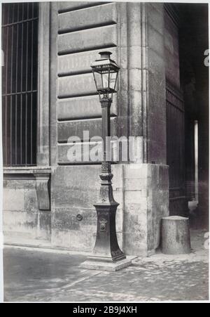 ALBUM FURNITURE Charles Marville (13-1879). "Album mobilier urbain: Le Louvre, Ministère des Finances, réverbère, Ier arronicale", vers 1860. Paris, musée Carnavalet. Stockfoto