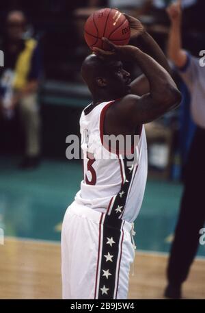 firo: 22. Juli 1996 Sport, Basketball, Männer, Olympische Sommerspiele der Männer, Atlanta, 96, 1996, alte Bilder, USA gewinnt die Goldmedaille USA - Argentinien 96:68 Shaquille O'Neal, halbe Figur, Rapper, Hall of Fame, 14x Einsatz aller NBA-Teams weltweit Stockfoto