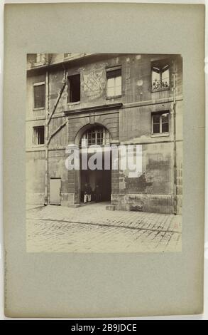 Haus St. Lazare -. Erzgang Entscheidung des ersten Gerichts, Gefängnis Saint-Lazare, 10. Bezirk, Paris Emonts ou Emonds, Pierre. Maison de St Lazare -. "Voûte d'entrée pry de la première cour, Prison de Saint-Lazare, 10ème-Viertel, Paris". Papieralbuminé. En 1888-88. Paris, musée Carnavalet. Stockfoto