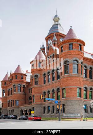 Das alte rote Museum, ein altes Gerichtsgebäude in der Innenstadt von dallas texas Stockfoto