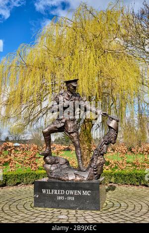 Statue von Wilfred Owen, CAE Glas Park, Oswestry, Shropshire Stockfoto