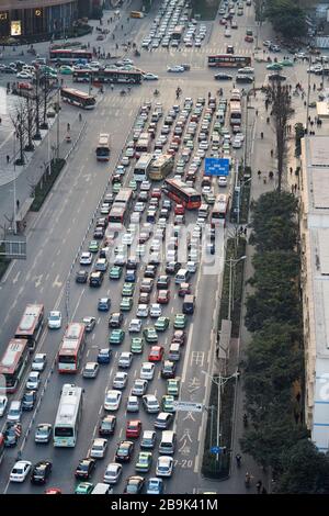 Verkehr und Staus in Chengdu, China. Stockfoto