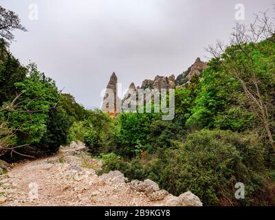 Zerklüftete Landschaft entlang des Cala Goloritzé Pfades, der zum berühmten Strand führt Stockfoto