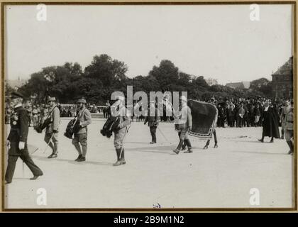 Juni 1916. Staatsbegräbnis von General Gallieni, Esplanade des Invalides, 8. Bezirk, Paris Guerre 1914-1918. Funérailles nationale ales du Général Galliéni, Esplanade des Invalides. Paris (VIIIème arr.). Photographie de Charles Lansiaux (1855-1939), 01 Juin. Paris, musée Carnavalet. Stockfoto