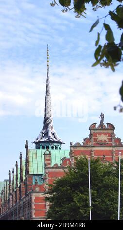 KOPENHAGEN, DÄNEMARK - 5. Jul. 2015: Borsen, die im 17. Jahrhundert erbaute Börse im Zentrum von Kopenhagen Stockfoto