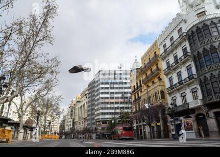 Bilder der Stadt Valencia (Spanien) sind vollständig verlassen, nachdem sie den Alarmzustand von Covid 19, Coronavirus, angeordnet haben. Stockfoto