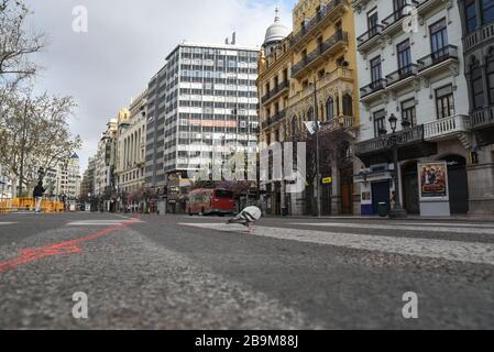 Bilder der Stadt Valencia (Spanien) sind vollständig verlassen, nachdem sie den Alarmzustand von Covid 19, Coronavirus, angeordnet haben. Stockfoto