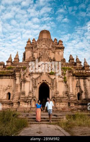 Myanmar, Paar Sunrise Bagan, Männer Frau Sonnenuntergang Bagan. Alte Stadt von Bagan Myanmar, Pagan Burma Asien alte Ruinen Pagoden und Tempel Stockfoto