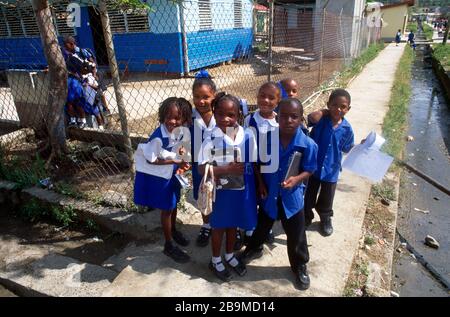 Dennery St Lucia St Peters Infant School Kinder Schule Stockfoto