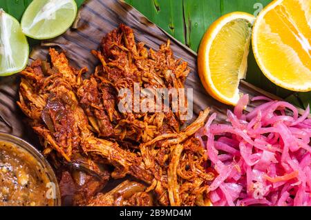 Cochinita Pibil, mexikanische Grube geröstetes Schweinegericht Stockfoto