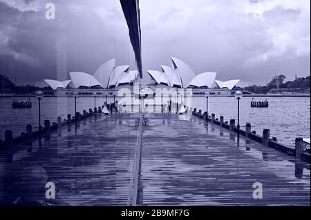 Das berühmte Opernhaus von The Rocks aus gesehen, Sydney Harbour AU Stockfoto