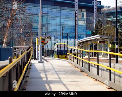 Leeres Tram-Terminal in der Medienstadt nach dem Covid 19 Coronavirus Lockdown Stockfoto