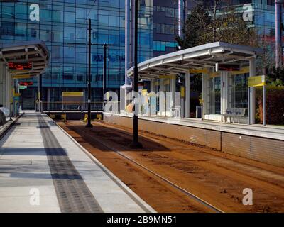 Leeres Tram-Terminal in der Medienstadt nach dem Covid 19 Coronavirus Lockdown Stockfoto