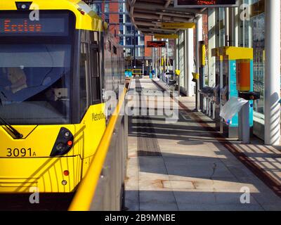 Leeres Tram-Terminal in der Medienstadt nach dem Covid 19 Coronavirus Lockdown Stockfoto