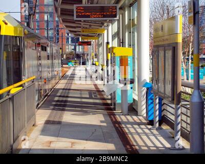 Leeres Tram-Terminal in der Medienstadt nach dem Covid 19 Coronavirus Lockdown Stockfoto