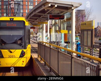 Leeres Tram-Terminal in der Medienstadt nach dem Covid 19 Coronavirus Lockdown Stockfoto