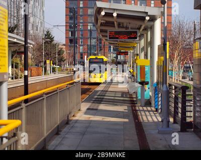 Leeres Tram-Terminal in der Medienstadt nach dem Covid 19 Coronavirus Lockdown Stockfoto