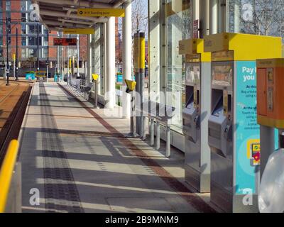 Leeres Tram-Terminal in der Medienstadt nach dem Covid 19 Coronavirus Lockdown Stockfoto