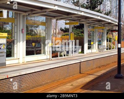 Leeres Tram-Terminal in der Medienstadt nach dem Covid 19 Coronavirus Lockdown Stockfoto