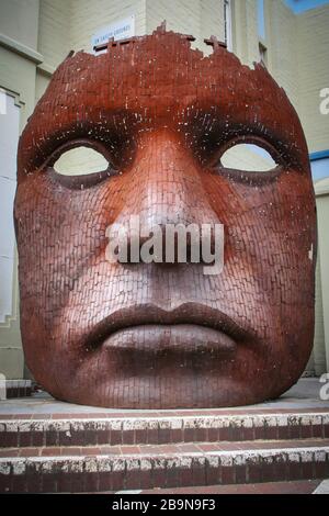 marlowe Theater Face Sculpture, Canterbury, Kent, Großbritannien, England Stockfoto