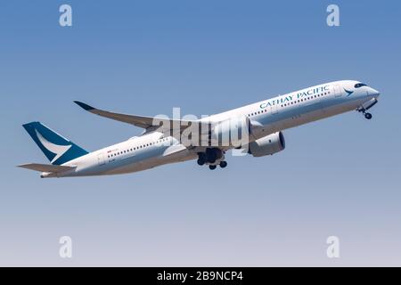 Hongkong, China - 20. September 2019: Airbus A350-900 von Cathay Pacific Airways am Flughafen Hongkong (HKG) in China. Airbus ist ein europäischer Luftverkehrshersteller Stockfoto