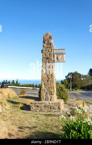 Schild der Kiwi, Summit Road, Governors Bay, Banks Peninsula, Canterbury Region, Neuseeland Stockfoto