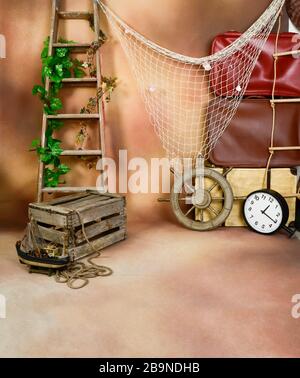 Schöne maritime Dekoration mit Holzobjekten und braunen Farben. Stockfoto