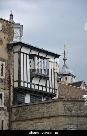 Turm von London, Detail des Innengebäudes, von der Südseite aus beschossen Stockfoto