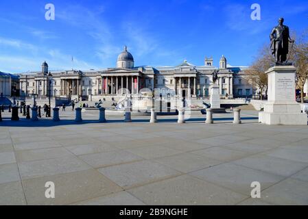 Ein desertierter Trafalgar Square, am Tag vor der Londoner Sperrung infolge der Coronavirus Pandemie 2020 Stockfoto