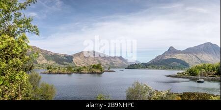 Panorama-Blick auf Loch Leven und Eilean Munde, Highlands, Schottland, Großbritannien Stockfoto