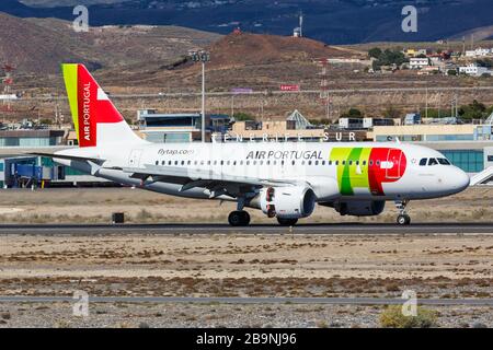 Spanien - 23. November 2019: TAP Air Portugal Airbus A319 am Flughafen Tenera-Süd (TFS) in Spanien. Airbus ist ein europäischer Flugzeugmann Stockfoto