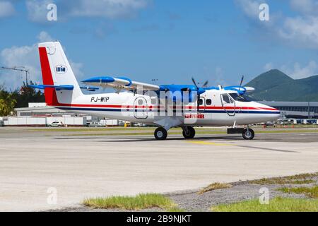 Sint Maarten, niederländische Antillen - 15. September 2016: Flugzeug Winair DHC-6-300 auf dem Sint Maarten Airport (SXM) auf den niederländischen Antillen. Stockfoto