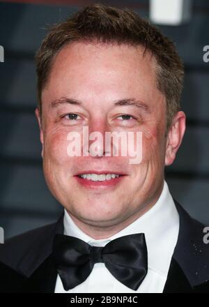 (AKTE) Elon Musk erwirbt 1.200 Ventilatoren aus China, um Coronavirus COVID-19-Mangel zu lindern. Tesla und SpaceX CEO Elon Musk haben einen Trove von Ventilatoren aus China erworben und sie in die USA zur Verteilung an bedürftige Krankenhäuser während des Coronavirus versandt. BEVERLY HILLS, LOS ANGELES, KALIFORNIEN, USA - 22. FEBRUAR: Chief Executive Officer von Tesla, Inc. Und SpaceX Elon Musk treffen bei der Vanity Fair Oscar Party 2015 ein, die am 22. Februar 2015 im Wallis Annenberg Center for the Performing Arts in Beverly Hills, Los Angeles, Kalifornien, Vereinigte Staaten abgehalten wird. (Foto von Xavier Collin/ Stockfoto