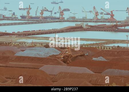 Luftansicht eines Industriehafens Stockfoto