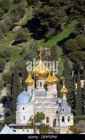 Die schöne, Zwiebel kuppelförmige, Russisch-orthodoxe Kirche von Maria Magdalene an den Hängen des Mt. Oliven in Jerusalem. Stockfoto