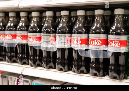 Los Angeles, USA. Februar 2020. Flaschen Diät-Koks, ein von der Coca-Cola Company hergestelltes Zitronen-Limetten-Getränk, das in einem Zielsuperstore zu sehen ist. Credit: Alex Tai/SOPA images/ZUMA wire/Alamy Live News Stockfoto