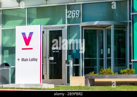 Eintritt zum Hauptsitz der Verily Life Sciences Forschungsorganisation im Silicon Valley. Verily ist eine unabhängige Tochtergesellschaft von Alphabet Inc - South San Stockfoto