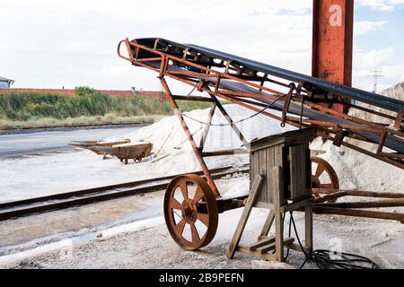 Salzhaufen in einem Lager - selektiver Fokus, Kopierraum Stockfoto