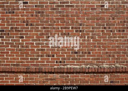 Älterer schäbiger, schicker roter Backstein-Wand-Texturhintergrund mit