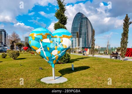 Herzplastik im Love Park, Baku, Aserbaidschan Stockfoto