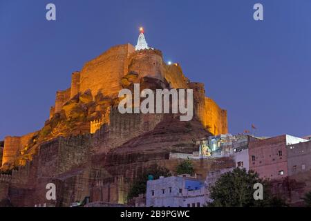 Blick auf den Tempel von Chamunda Mata und das mehlangarh Fort Jodhpur Rajasthan Indien Stockfoto