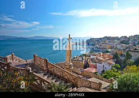 Panoramablick auf Gaeta, das mittelalterliche Dorf Latium in Italien Stockfoto